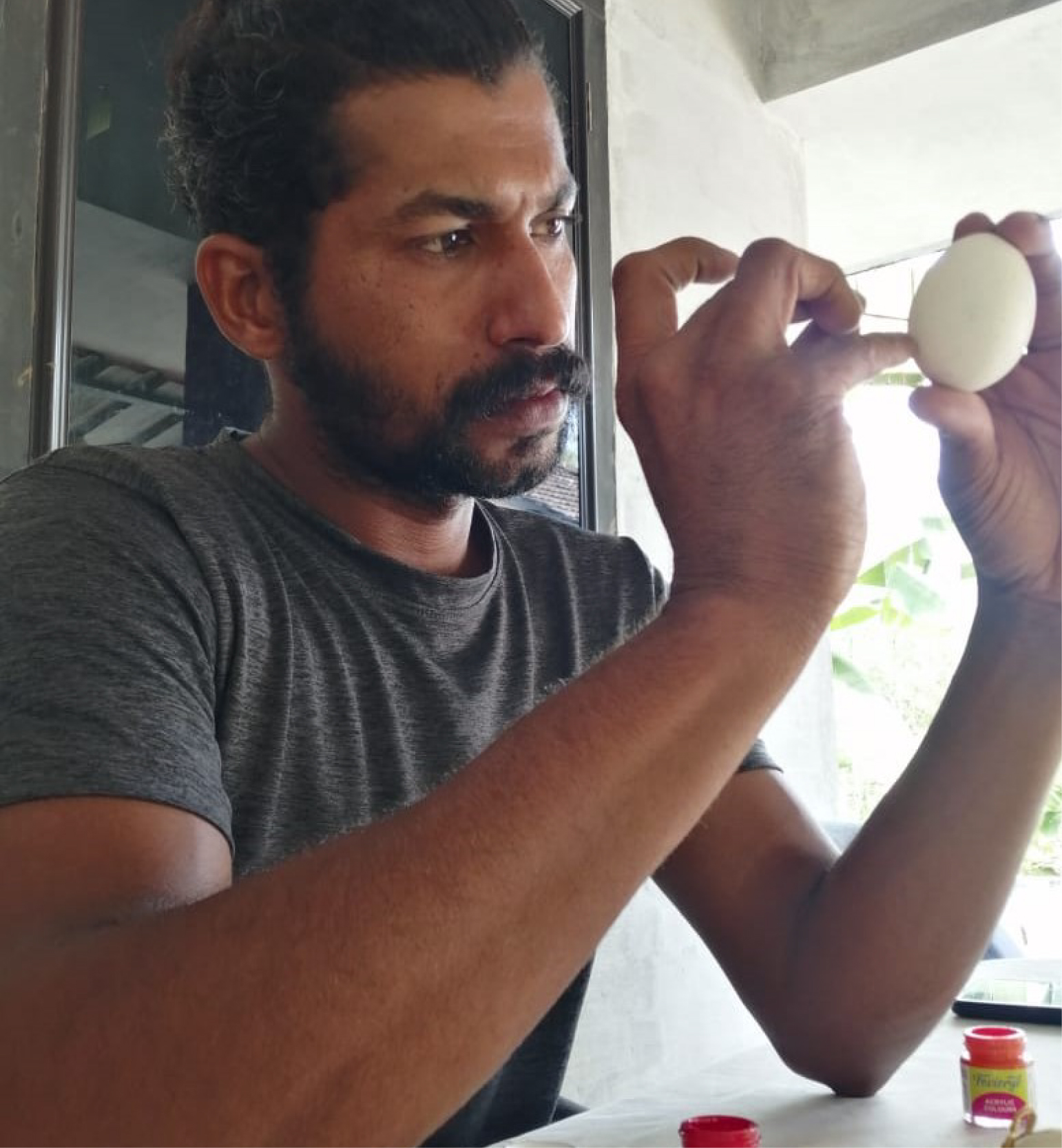 SURAJ KUMAR - MOST PICTURES PAINTED INSIDE EGGSHELLS